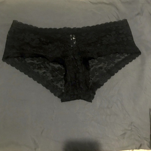 Lord & Taylor black lacy panties. - Picture 1 of 2